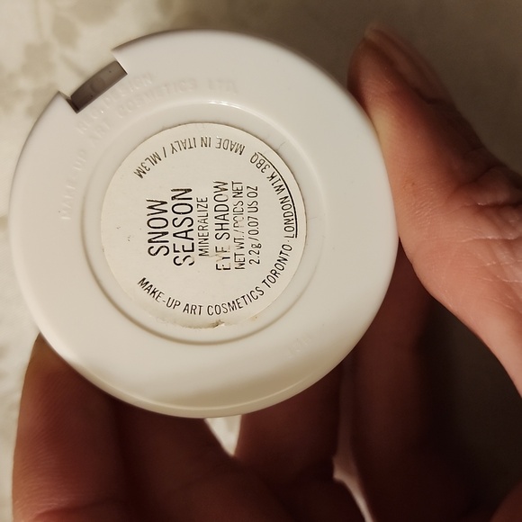 MAC Snow Season Eye Shadow - Picture 2 of 3